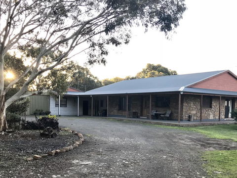 Beeâ€™s Place - 3 Bedroom Home On 10 Acres Of Land With Distant Ocean Views - Kawana Tourism 14