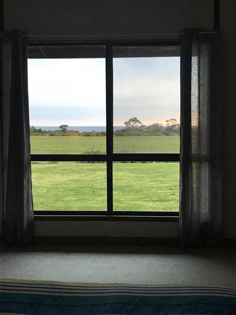 Beeâ€™s Place - 3 Bedroom Home On 10 Acres Of Land With Distant Ocean Views - Kawana Tourism 20