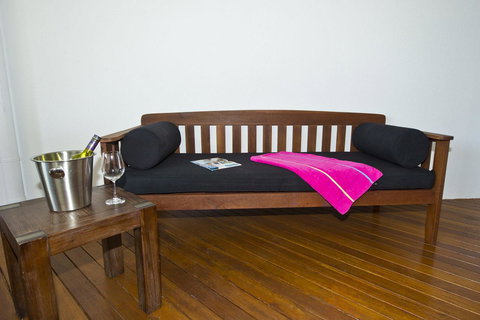 Maggies Beachfront Apartment 6 - Kawana Tourism 9