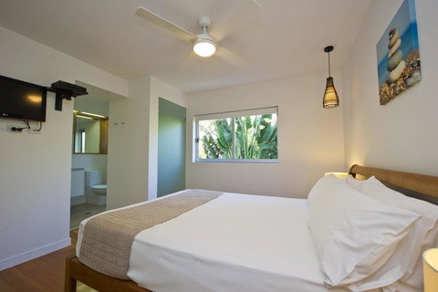 Maggies Beachfront Apartment 6 - Kawana Tourism 5