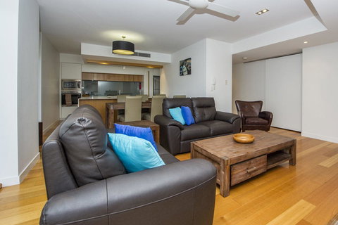 Maggies Beachfront Apartment 6 - Kawana Tourism 2