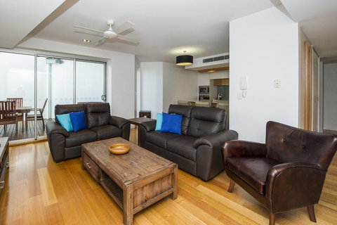 Maggies Beachfront Apartment 6 - Kawana Tourism 3