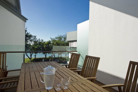 Maggies Beachfront Apartment 6 - Kawana Tourism 6