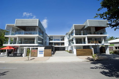 Maggies Beachfront Apartment 6 - Kawana Tourism 0