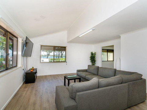 Island Homestay - Kawana Tourism 1
