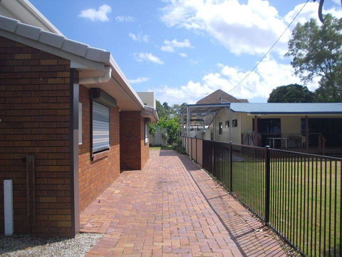 Island Homestay - Kawana Tourism 15