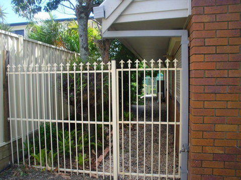 Island Homestay - Kawana Tourism 8