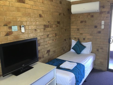 Bribie Waterways Motel - Kawana Tourism 12