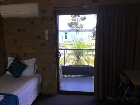 Bribie Waterways Motel - Kawana Tourism 13