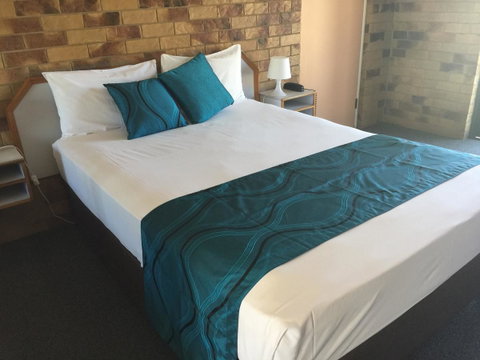 Bribie Waterways Motel - Kawana Tourism 11