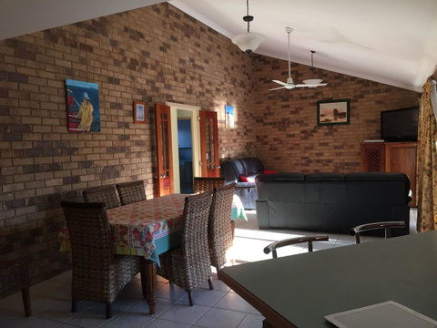 The Woorim Beach House - Kawana Tourism 2