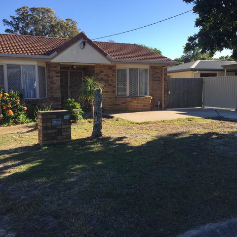 The Woorim Beach House - Kawana Tourism 7