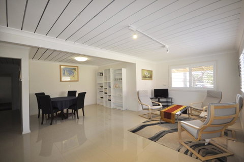 Ocean Wave - Kawana Tourism 8