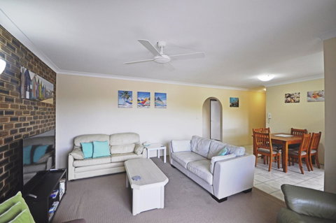 Sands Court On Boyd - Kawana Tourism 1