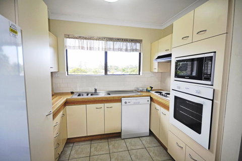 Sands Court On Boyd - Kawana Tourism 7