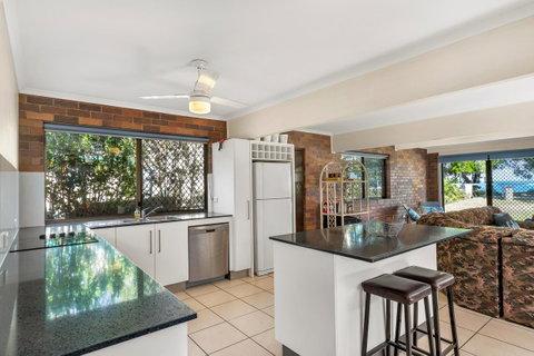 Bribie Beach House - Kawana Tourism 8