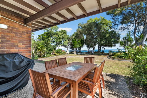Bribie Beach House - Kawana Tourism 1