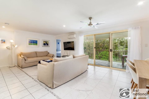 Immaculate Spacious Second Floor Unit Overlooking Pristine Parklands - Kawana Tourism 3