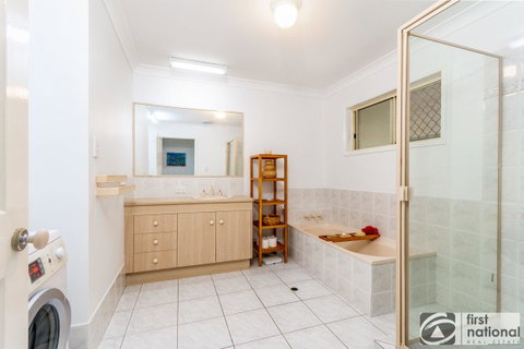Immaculate Spacious Second Floor Unit Overlooking Pristine Parklands - Kawana Tourism 1