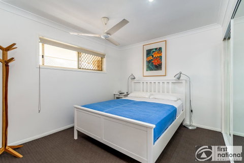 Immaculate Spacious Second Floor Unit Overlooking Pristine Parklands - Kawana Tourism 8