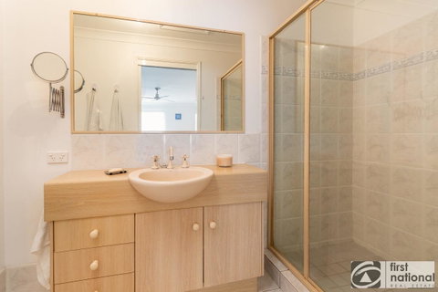 Immaculate Spacious Second Floor Unit Overlooking Pristine Parklands - Kawana Tourism 13