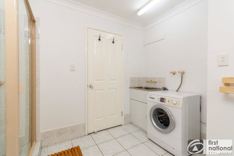 Immaculate Spacious Second Floor Unit Overlooking Pristine Parklands - Kawana Tourism 5