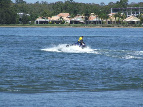 Lowset Home On The Canal - Dolphin Dr, Bongaree - Kawana Tourism 14