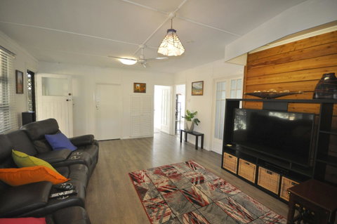 Beachside Beauty - Kawana Tourism 10