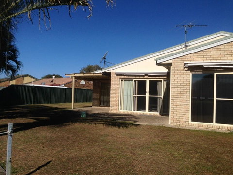 Private Canal Duplex With Pontoon - Oleander Drive, Bongaree - Kawana Tourism 3