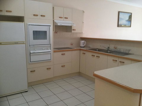 Private Canal Duplex With Pontoon - Oleander Drive, Bongaree - Kawana Tourism 6