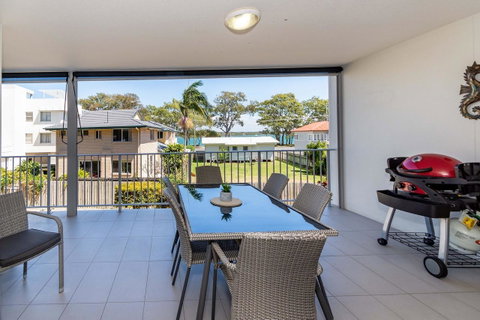 First Floor, Air Conditioned, Free Wi-Fi! - Kawana Tourism 7