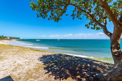 First Floor, Air Conditioned, Free Wi-Fi! - Kawana Tourism 9
