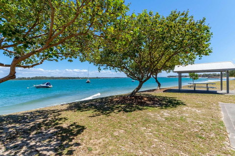 First Floor, Air Conditioned, Free Wi-Fi! - Kawana Tourism 12