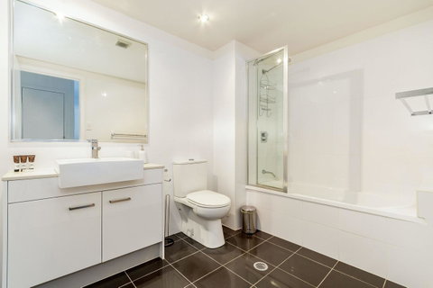 First Floor, Air Conditioned, Free Wi-Fi! - Kawana Tourism 17