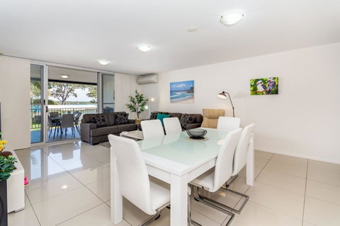 First Floor, Air Conditioned, Free Wi-Fi! - Kawana Tourism 0