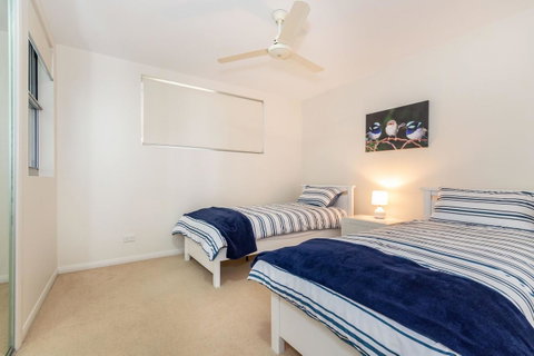 First Floor, Air Conditioned, Free Wi-Fi! - Kawana Tourism 13
