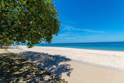First Floor, Air Conditioned, Free Wi-Fi! - Kawana Tourism 14
