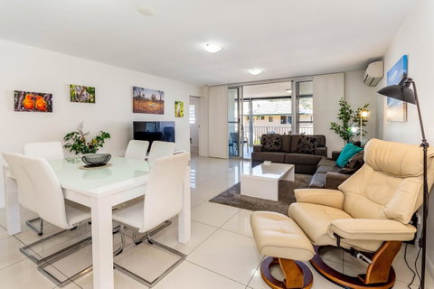 First Floor, Air Conditioned, Free Wi-Fi! - Kawana Tourism 10