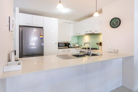 First Floor, Air Conditioned, Free Wi-Fi! - Kawana Tourism 1