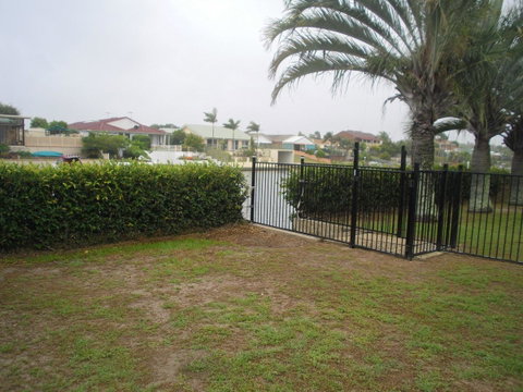 Ground Floor, Family Unit On The Canal With Free WIFI! - Kawana Tourism 7