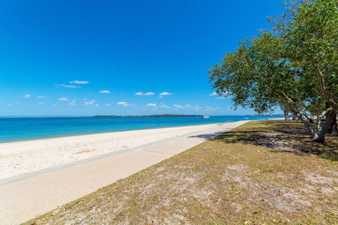 Ground Floor, Family Unit On The Canal With Free WIFI! - Kawana Tourism 18