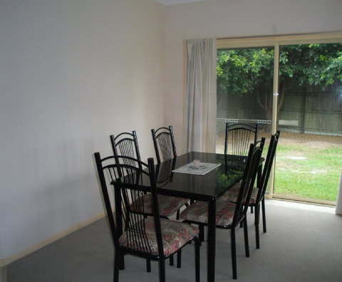 Ground Floor, Family Unit On The Canal With Free WIFI! - Kawana Tourism 13