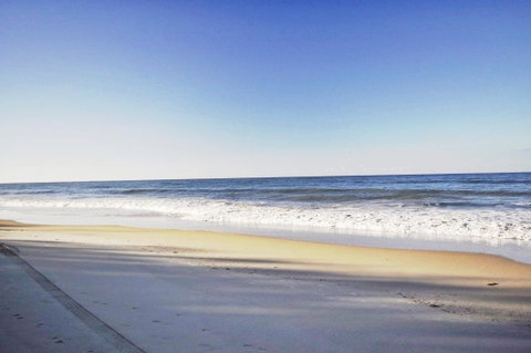 Crystal Waters On The Beach - Kawana Tourism 0