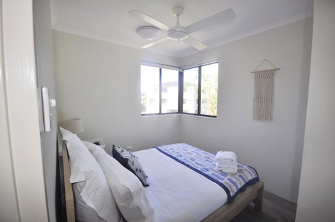 Crystal Waters On The Beach - Kawana Tourism 7