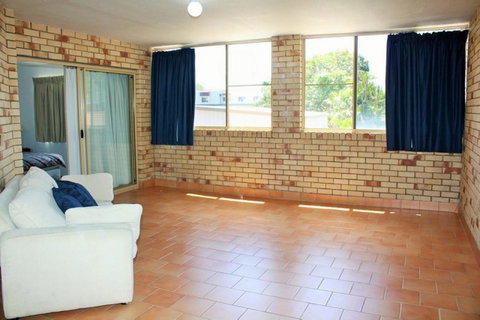 Spacious Unit With Views Of Pumicestone - Wattle Ave, Bongaree - Kawana Tourism 5