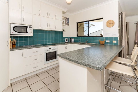 Waterfront Views From Private Rooftop Balcony - Bayview South Esp, Bongaree - Kawana Tourism 8
