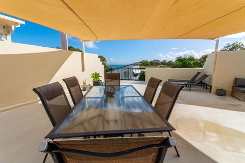Waterfront Views From Private Rooftop Balcony - Bayview South Esp, Bongaree - Kawana Tourism 9