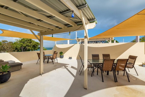 Waterfront Views From Private Rooftop Balcony - Bayview South Esp, Bongaree - Kawana Tourism 18