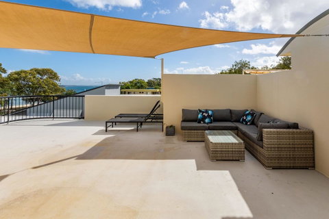 Waterfront Views From Private Rooftop Balcony - Bayview South Esp, Bongaree - Kawana Tourism 13