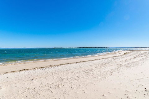 Great Views, Ground Floor Unit Clearview Apartments South Esplande, Bongaree - Kawana Tourism 9